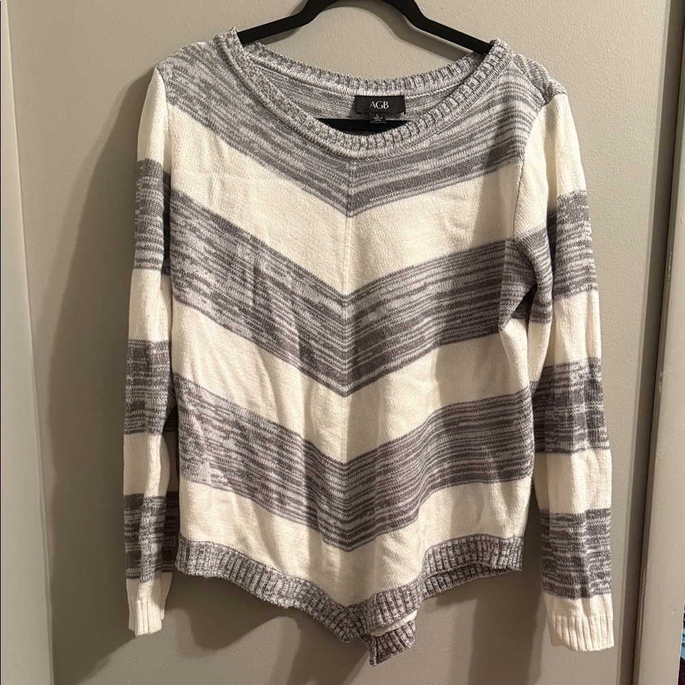 AGB Women's Sweater in Gray and Cream